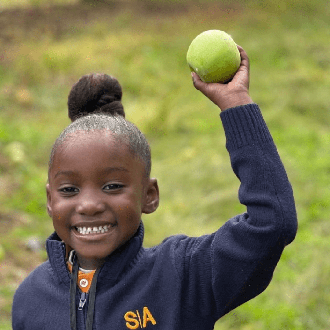 It’s the most wonderFall time of the year and our scholars are enjoying the season. Check out some joy from this experiential field trip to an apple orchard! 